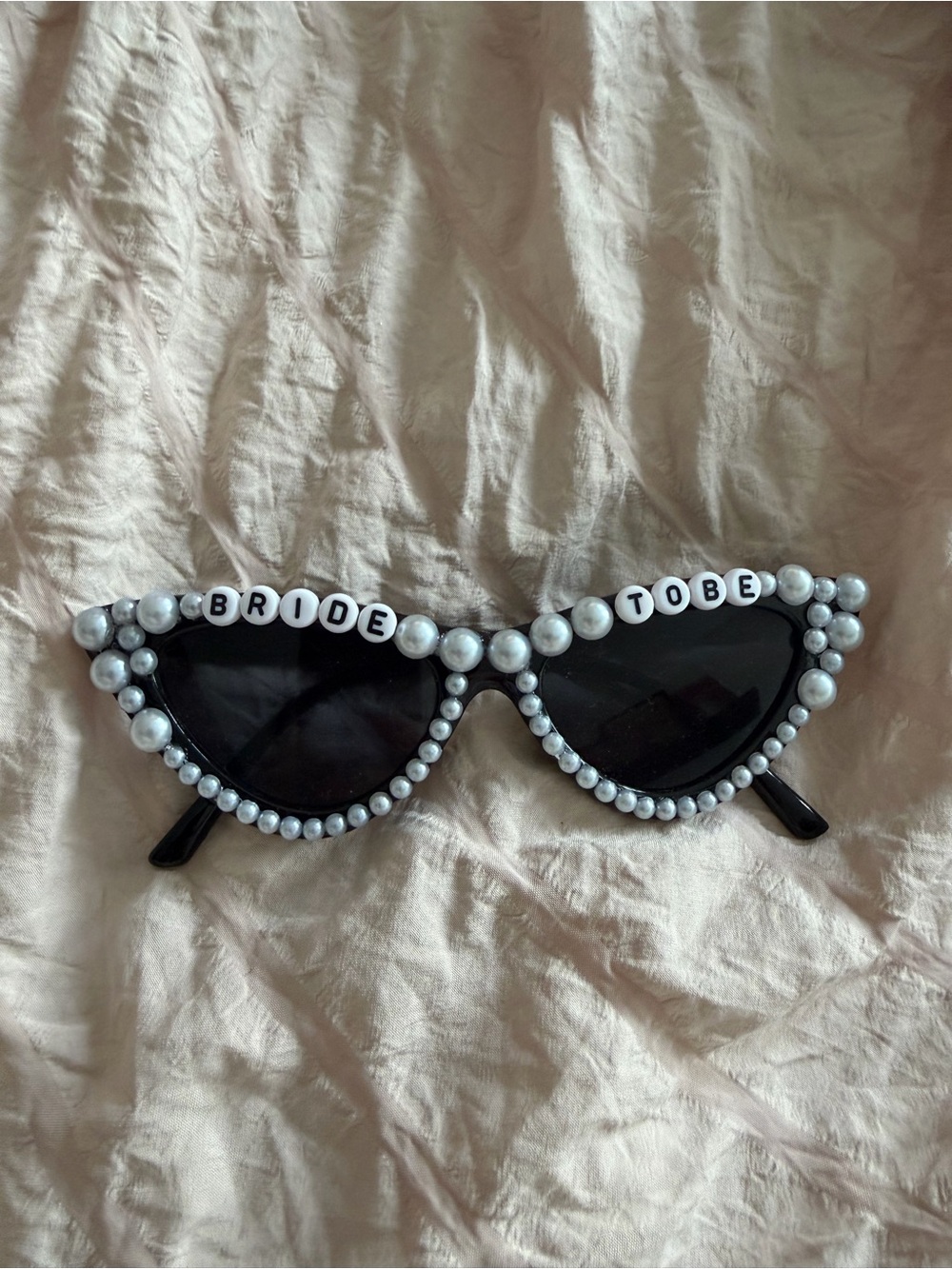 Bride To Be Pearl-Embellished Cat Eye Sunglasses - Black